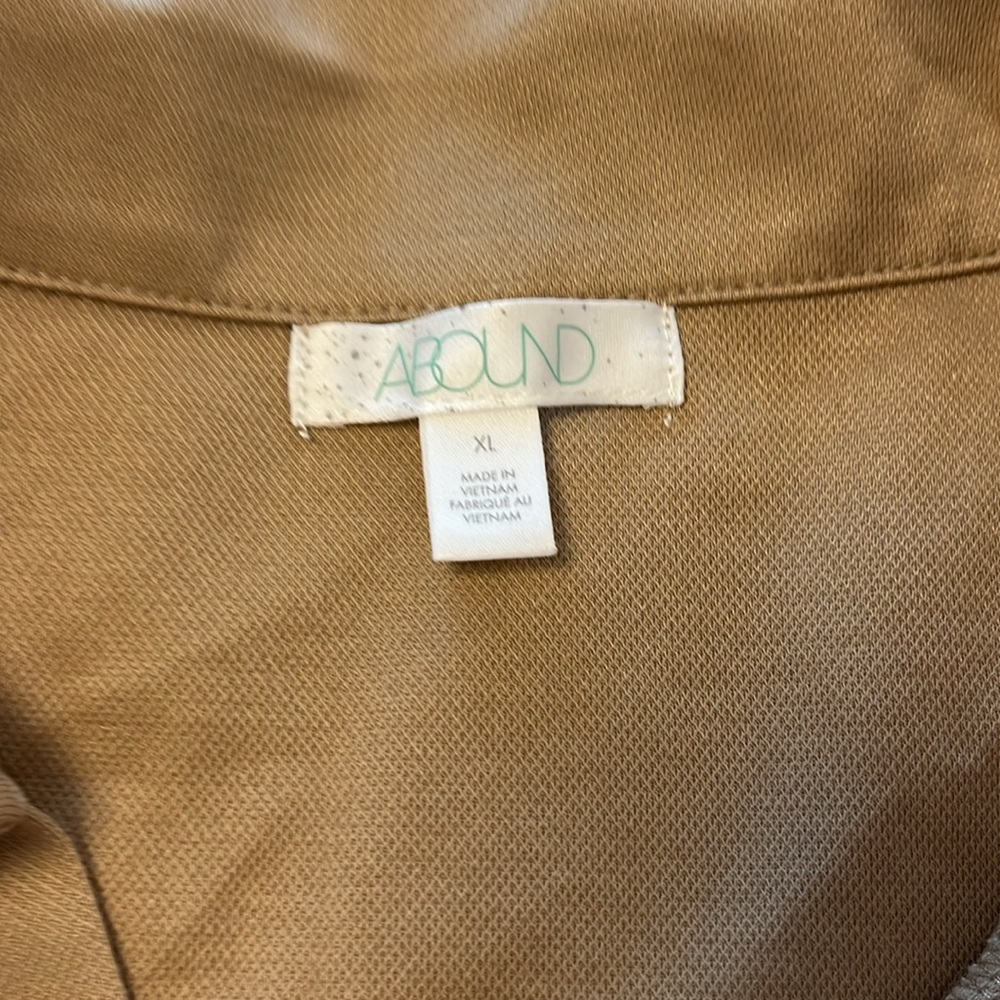 Collared crop top - Picture 3 of 3